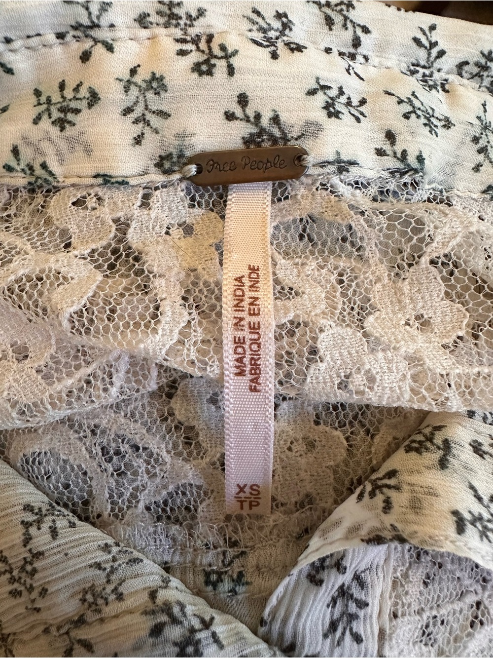Free People All That Glitters Lace Button Down Blouse Top XS Coquette Boho Chic - Picture 5 of 10